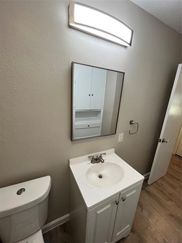 Building Photo - 936 Bluewood Dr