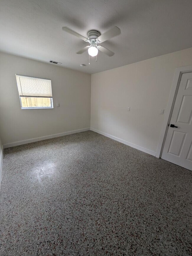 Building Photo - 124 146th Ave E