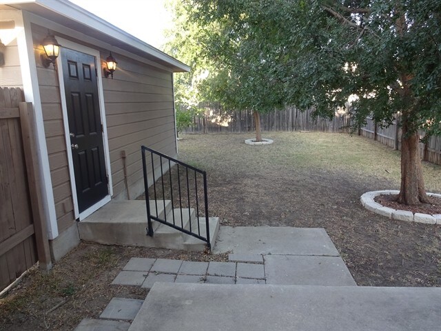 Building Photo - 2844 Deerfern Ln