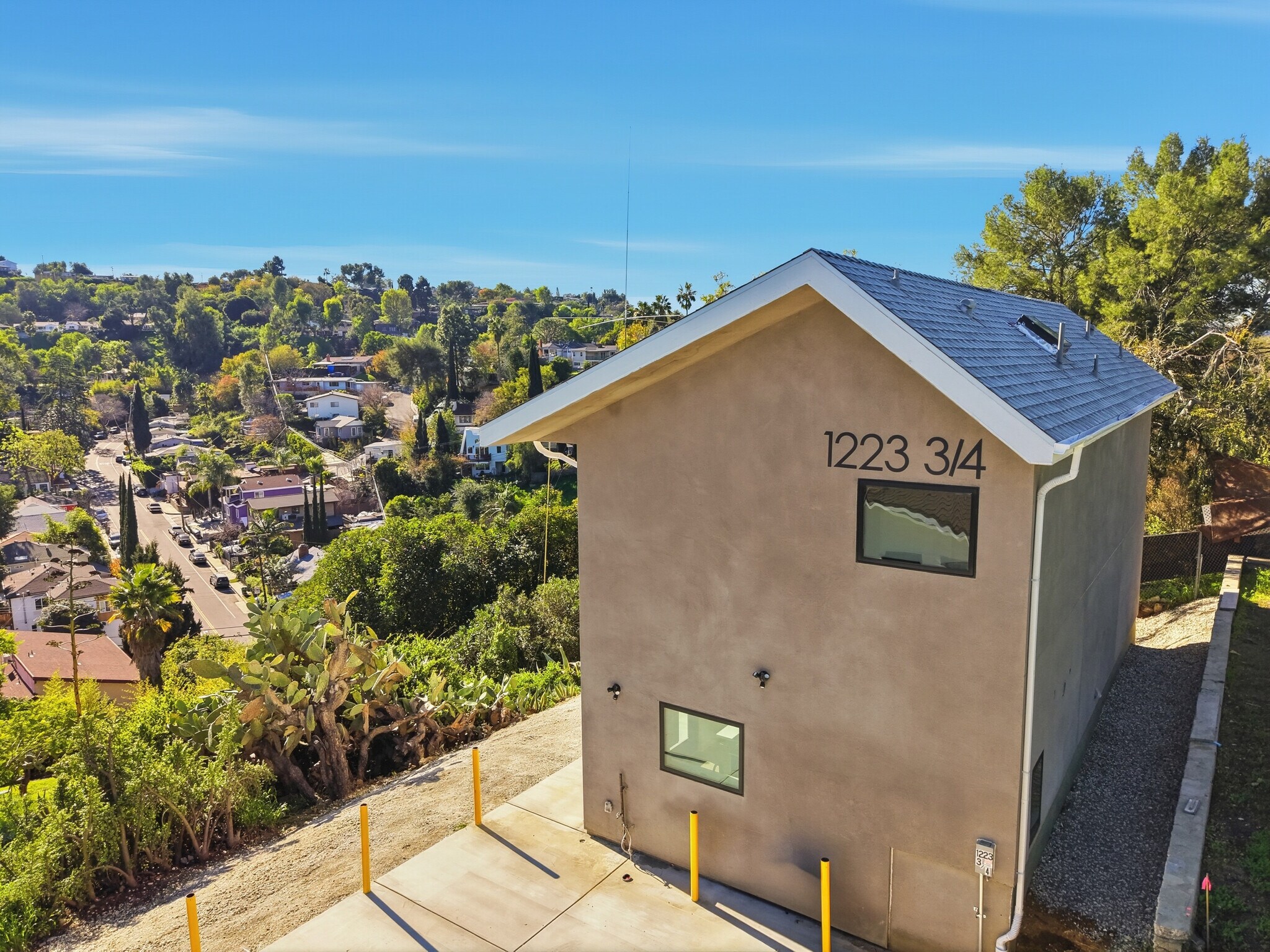 Building Photo - 1223 3/4 North Avenue 45