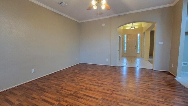 Building Photo - 2102 Mapleview Dr