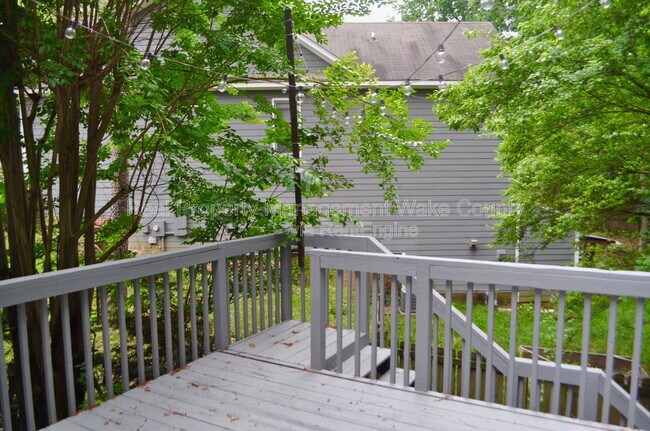 Building Photo - 2120 Leadenhall Way