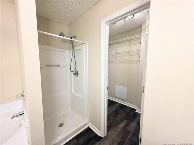 Building Photo - 302 Bubble Creek Ct