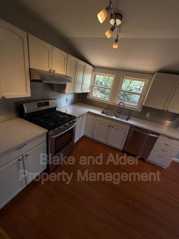 Building Photo - 5916 SE Knapp St