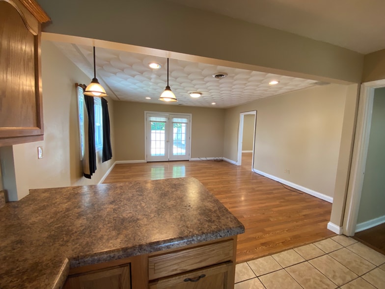 Building Photo - 117 Sunset Dr