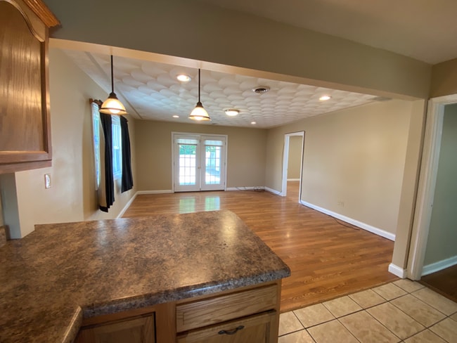 Building Photo - 117 Sunset Dr