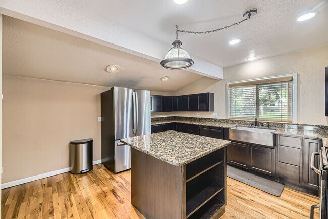 Primary Photo - Charming 3BR House in Littleton