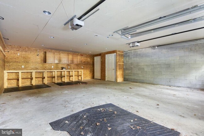 Building Photo - 130 Sunderland Dr