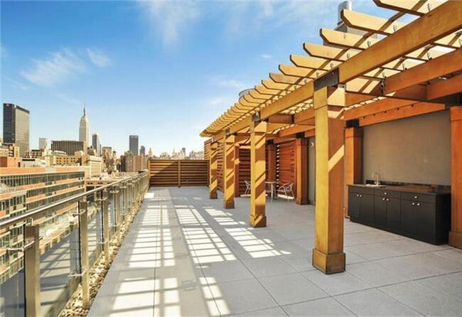 Building Photo - 540 W 28th St