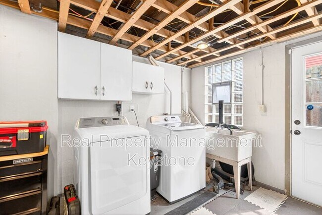 Building Photo - 2835 Edwards Wy