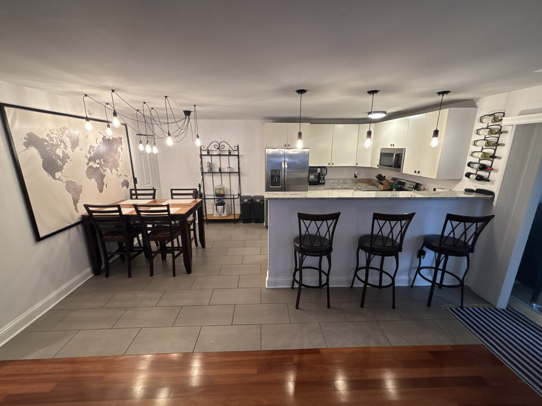 Building Photo - 1550 N Warren Ave