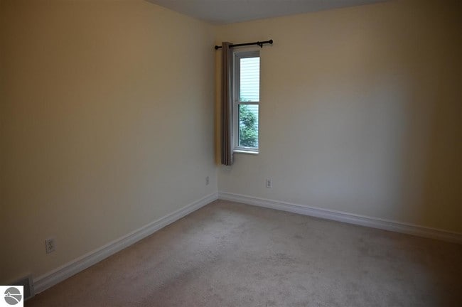 Building Photo - 713 Lake Ave