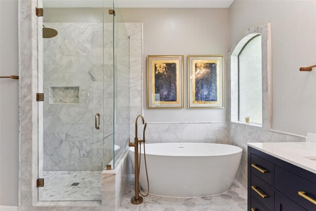 Building Photo - 122 Silverstone Dr