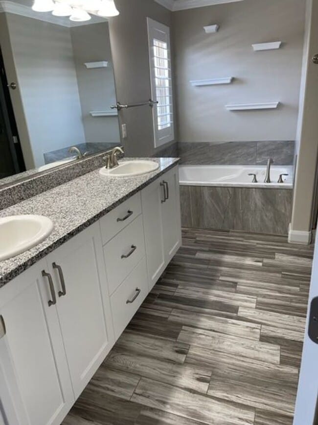Building Photo - Charming 3-Bedroom Home Near Parks, Pool &...