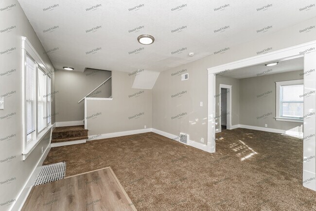 Building Photo - 908 W 20th St