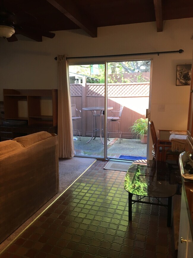 Building Photo - Dickman (740)