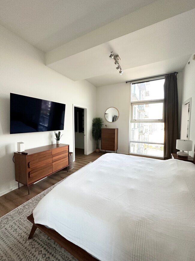 Building Photo - 700 12th Ave S