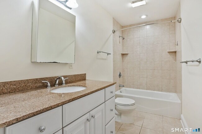 Building Photo - 6 Silvermine Ave