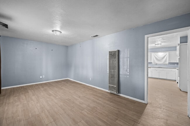 Building Photo - 3409 E 17th St