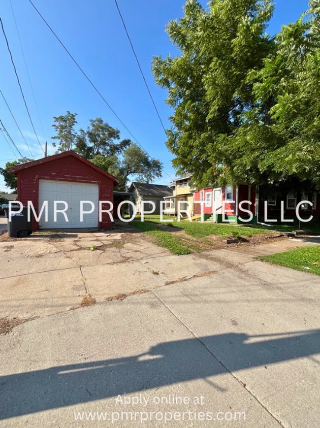 Building Photo - 3 Bedrooms/1Bathroom House