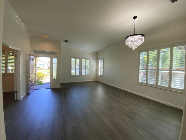 Building Photo - Castlerock Gated Community off Hilborn! Be...