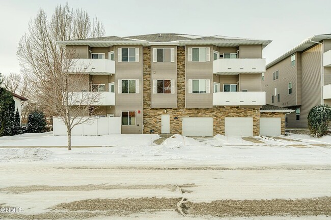 Building Photo - 1200 W Owens Ave