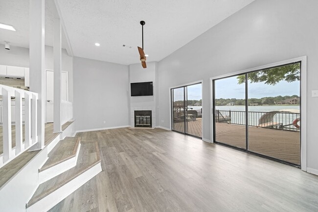 Building Photo - 1216 Lake View Dr