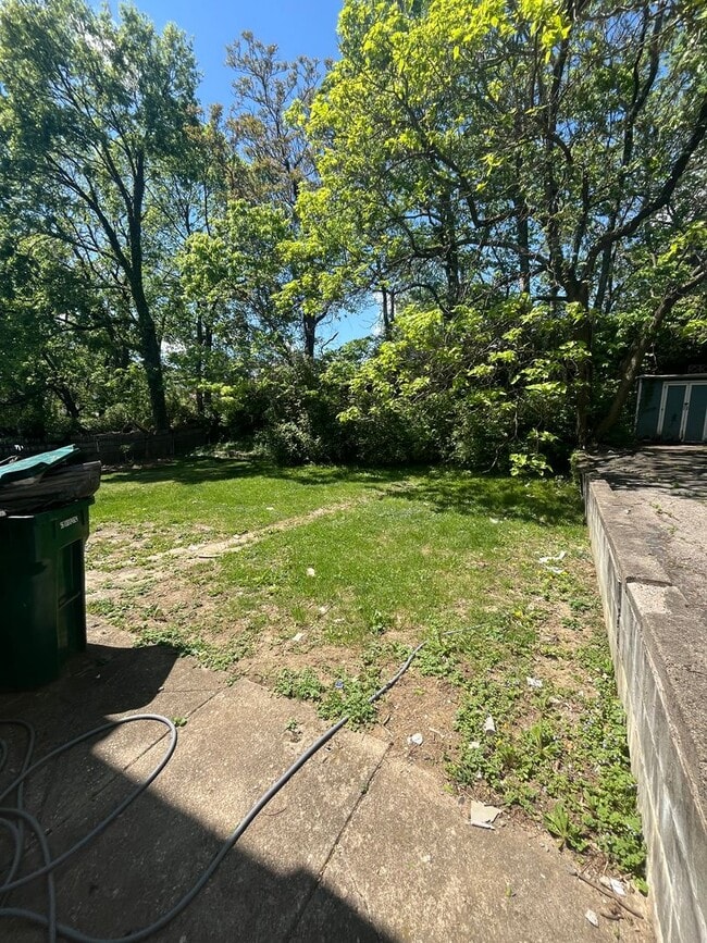 Building Photo - Three Bedroom House on Wyoming!