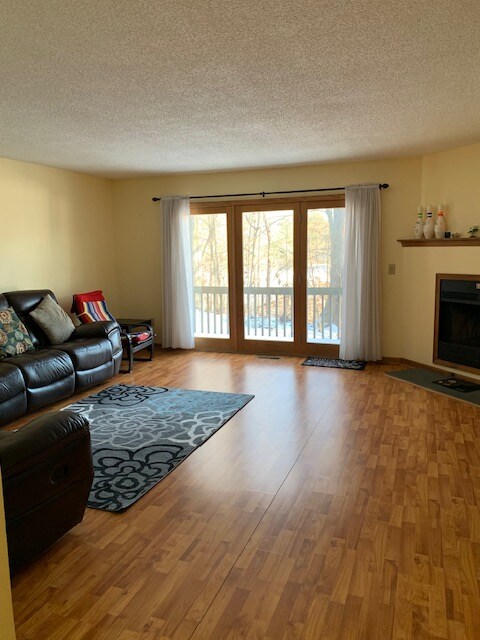 Building Photo - 2703 Mill Pond Dr