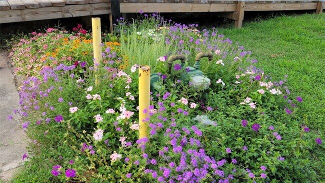 Building Photo - 9835 Willow Creek Commerce Dr