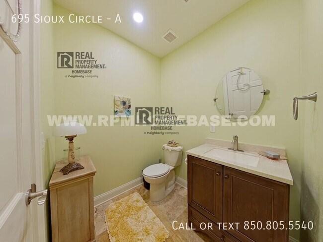 Building Photo - 695 Sioux Cir