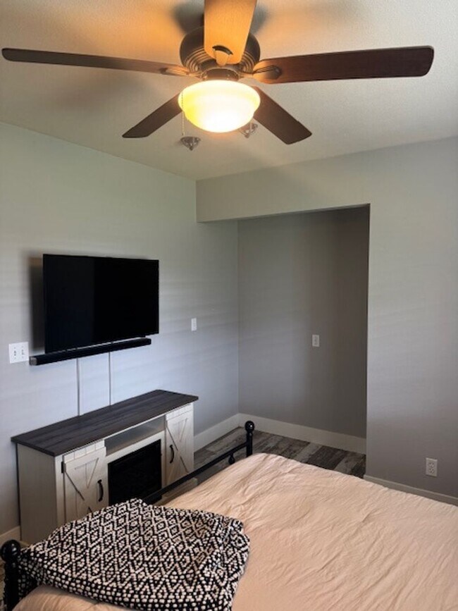 Building Photo - Country Style Living in this Charming Home in Anderson