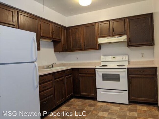 Building Photo - 1111 N 11th Ave E