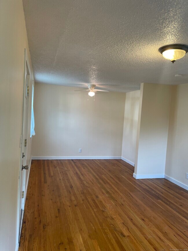 Building Photo - 69 Texas Dr