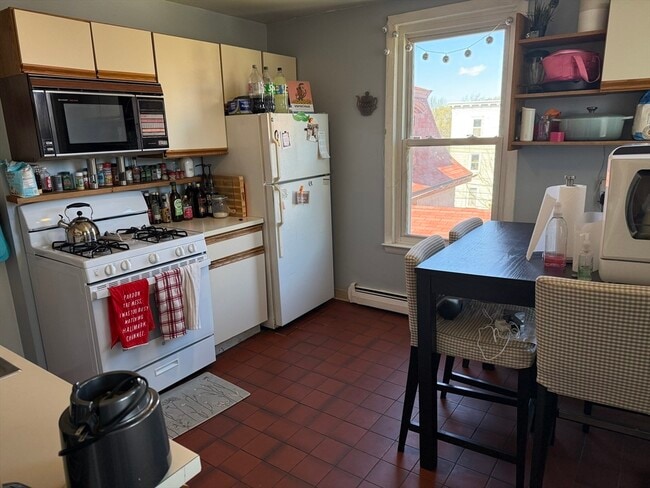 Building Photo - 60 Pleasant St