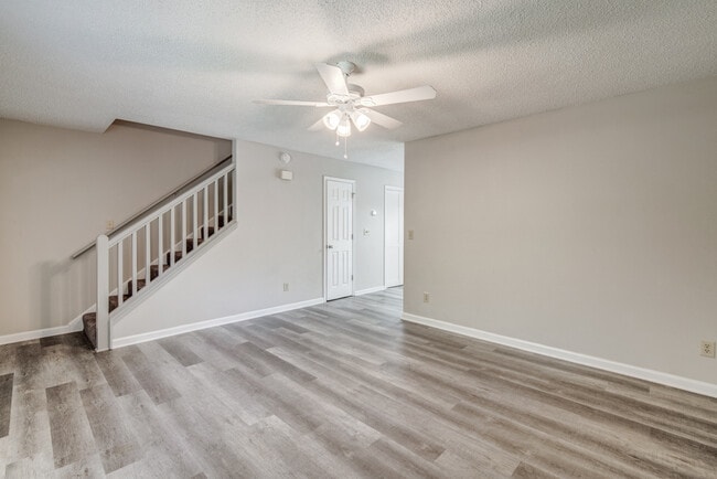 Building Photo - 4084 Hidden Hollow Dr