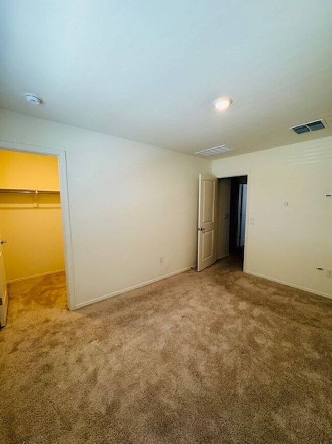 Building Photo - Northwest/ Marana- 5 Bedroom/ 3 Bathroom h...