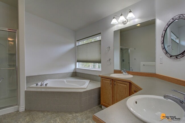 Building Photo - Exquisite Powder Ridge Home!