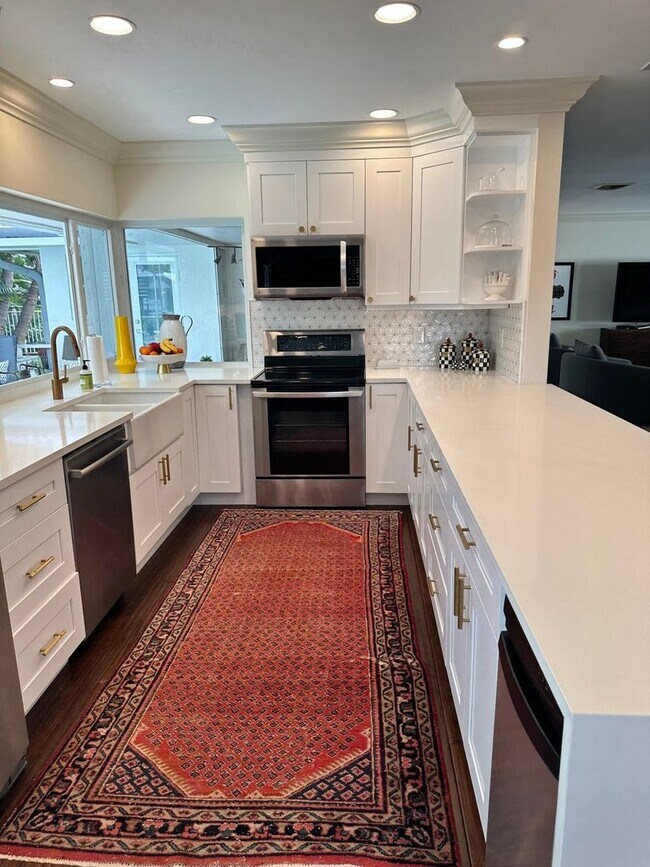 Building Photo - 1080 Walnut Terrace