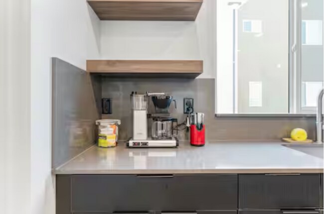 Building Photo - 772 W 300 N