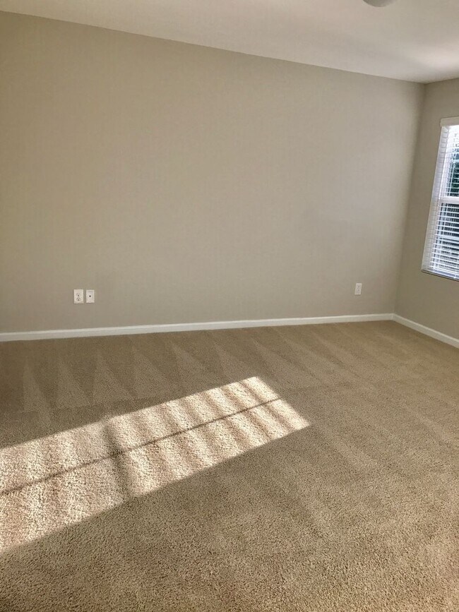 Building Photo - Come view these Luxurious 4 bedroom 2.5 bath w/2 Car Garage 2 Story homes. Located in Salisbury
