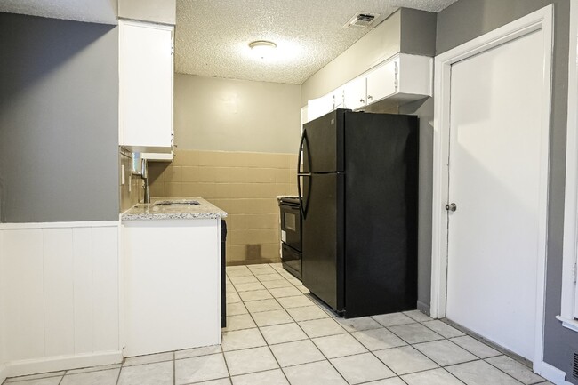 Building Photo - 209 Royal Dr