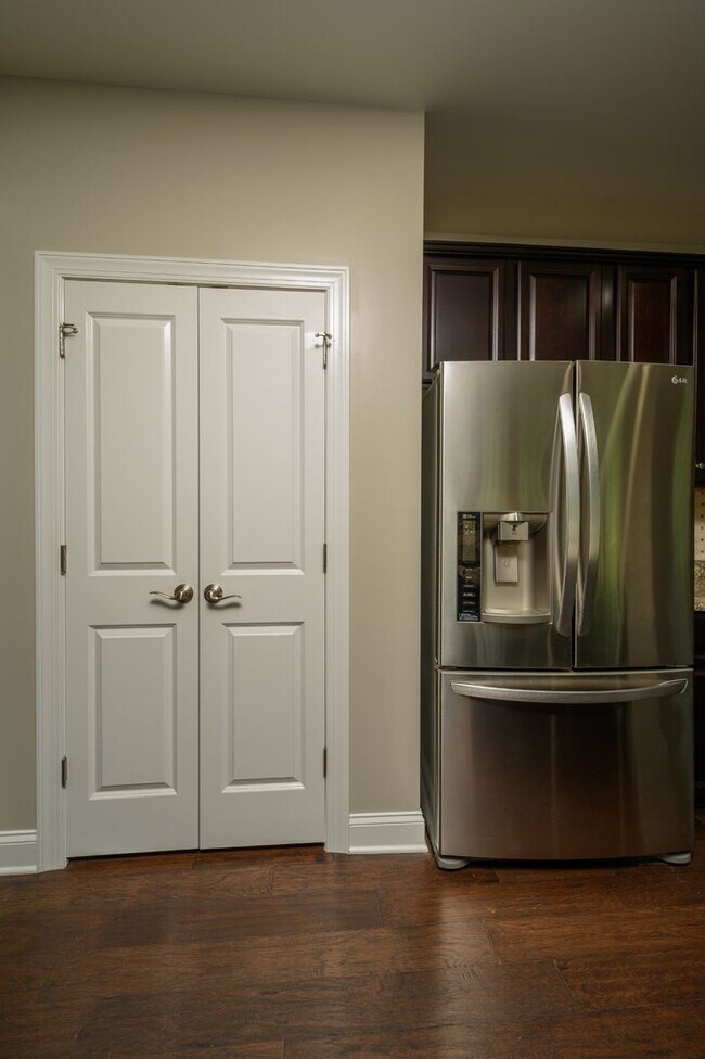 Building Photo - **RARE, EXECUTIVE HOME ON OVER HALF AN ACRE IN WILLIAMSON COUNTY BRENTWOOD ZONED FOR BRENTWOOD MI...