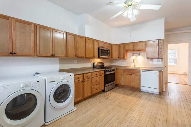 Building Photo - 3139 N Oakley Ave