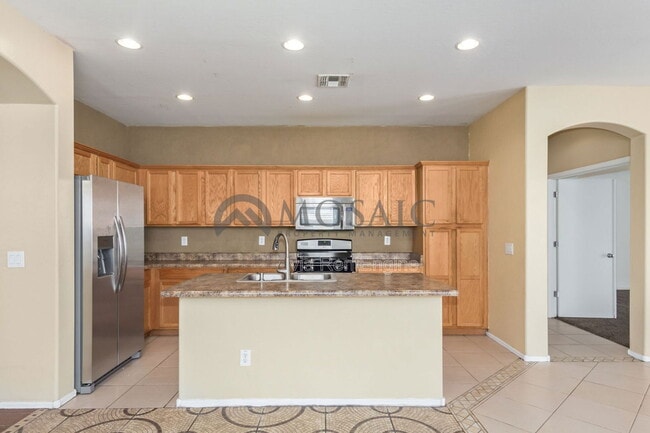 Building Photo - 3018 S 102nd Ln