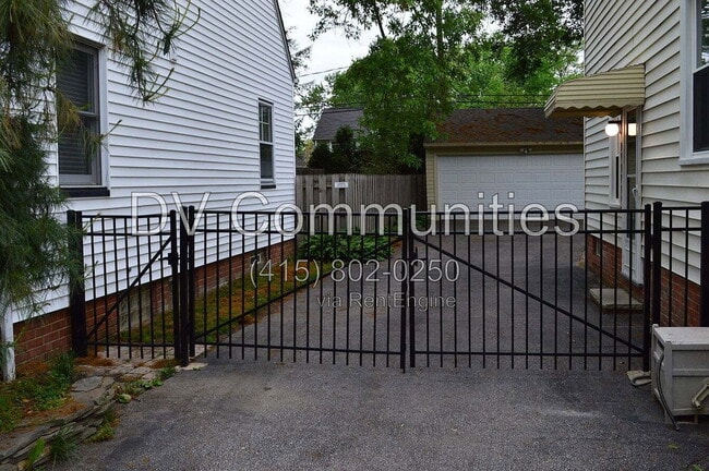 Building Photo - 23805 E Groveland Rd