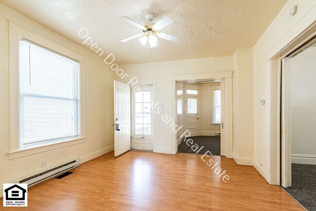 Building Photo - 608 Anderson Ave