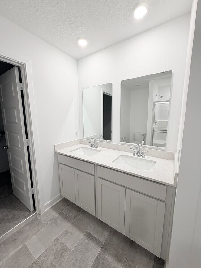 Building Photo - 891 Norfolk Ln