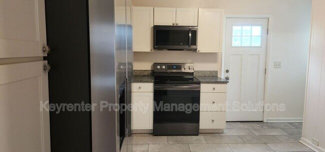 Building Photo - 825 Highland Ave