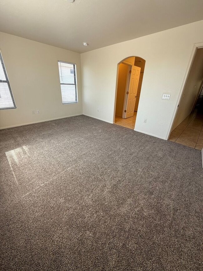 Building Photo - House For Rent